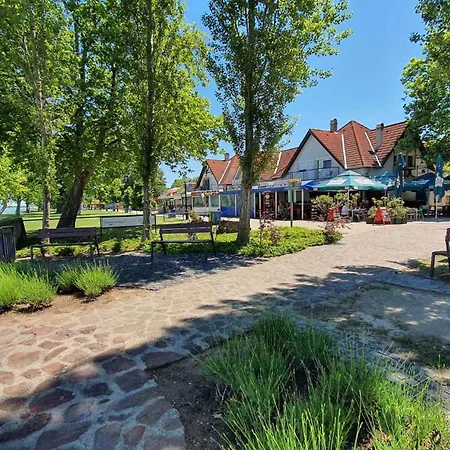 Διαμέρισμα 9 Zamárdi