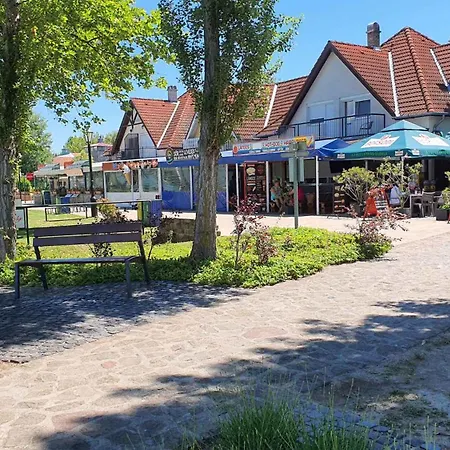 Διαμέρισμα 9 Zamárdi